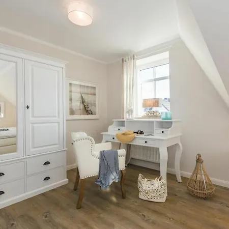 In Zingst With Swimming Pool Kirr