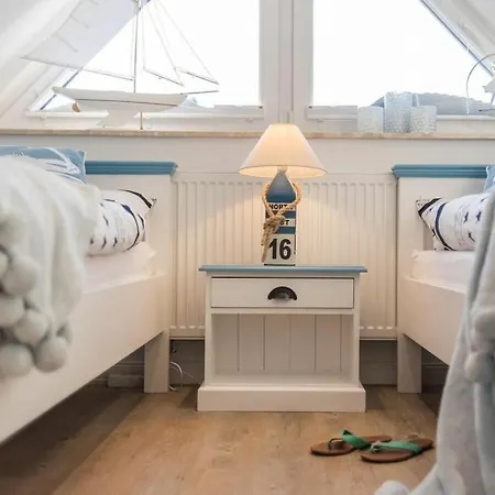 In Zingst With Swimming Pool Kirr