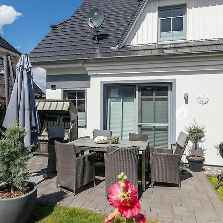 In With Swimming Pool Ferienhaus *